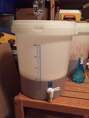 Fick bara ut 9 liter idag, siktade på runt 11. Tror anledningen är betydligt mer humle och något mer boil-off.